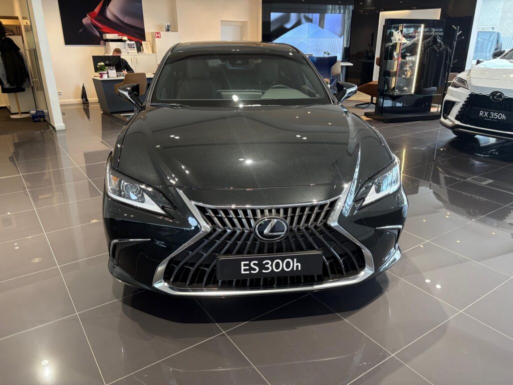 Lexus ES 300h  Business Edition