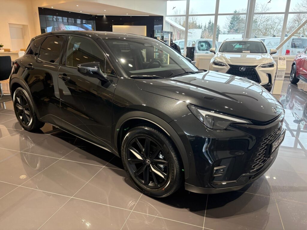 Lexus LBX  VIBRANT EDITION LUXURY