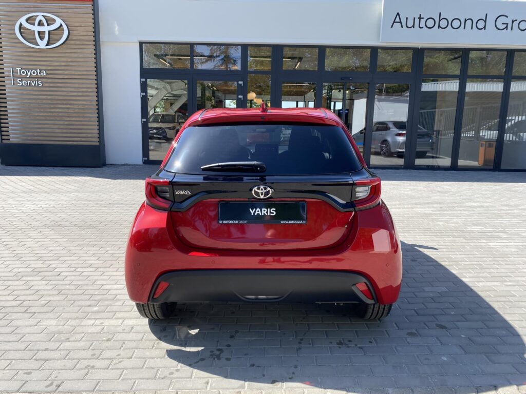 Toyota Yaris  1.5 HEV Style + zimní kola