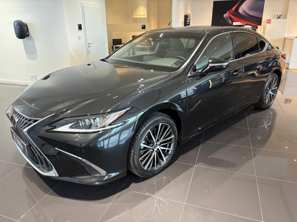 Lexus ES 300h  Business Edition