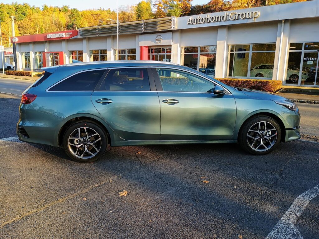 KIA Ceed  SW TOP 1,5 T-GDi 6MT+BUS