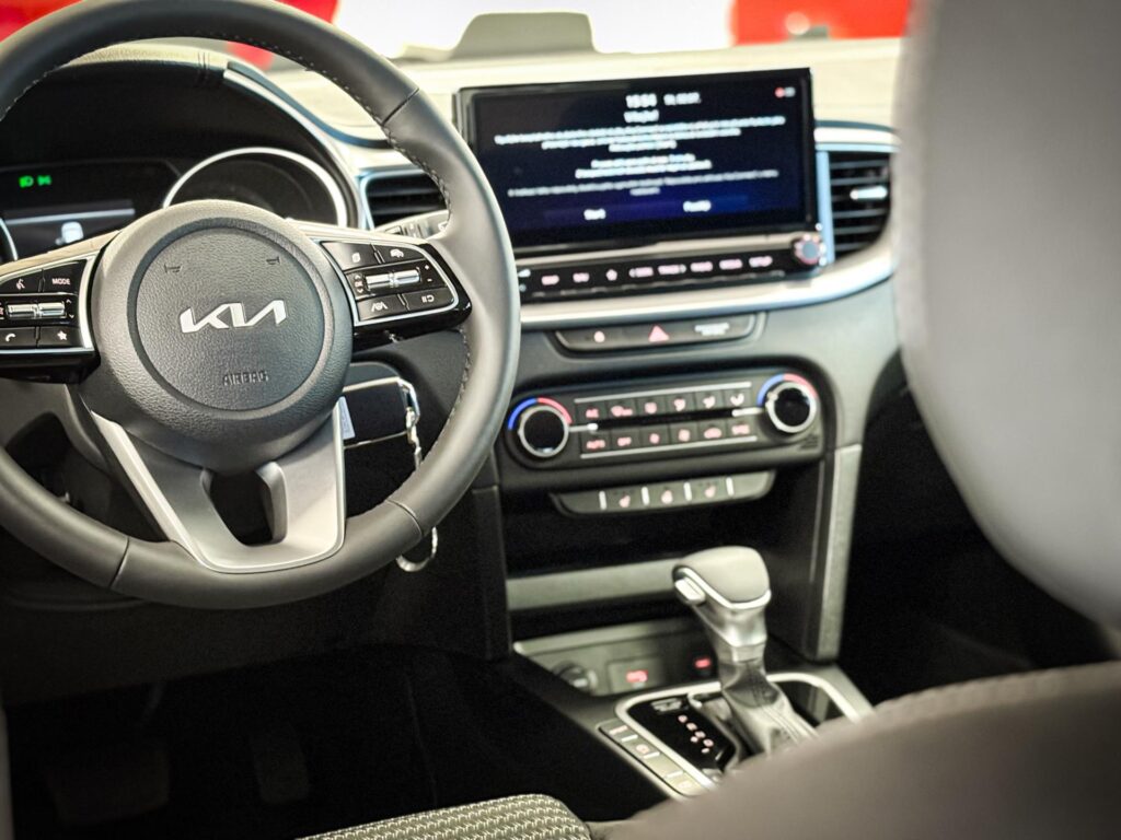 KIA Ceed  SW TOP 1,5 T-GDi 7DCT (2025)