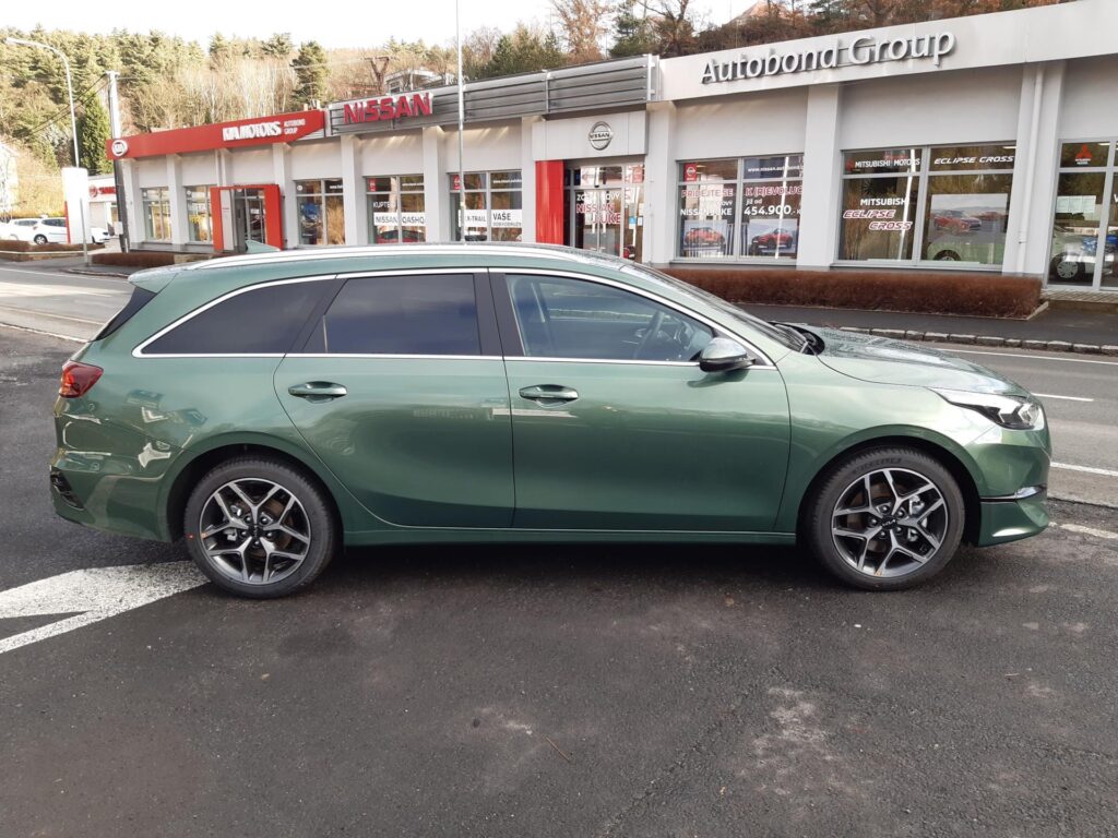 KIA Ceed  SW TOP 1,5 T-GDi 7DCT+BUS