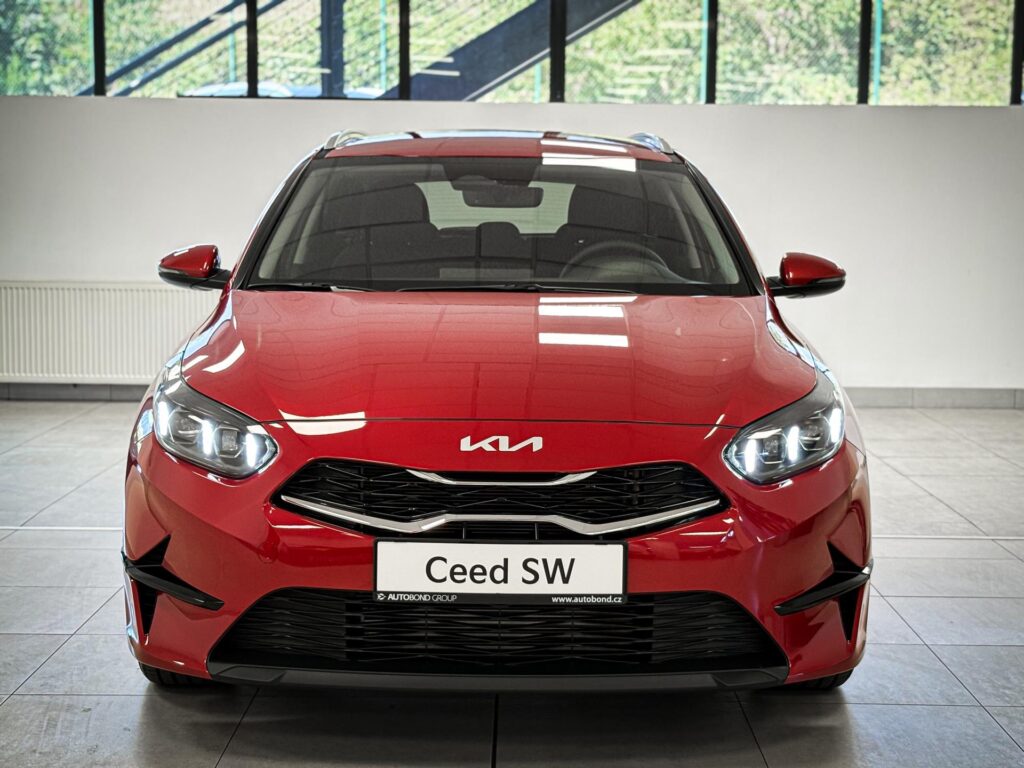 KIA Ceed  SW TOP 1,5 T-GDi 7DCT (2025)