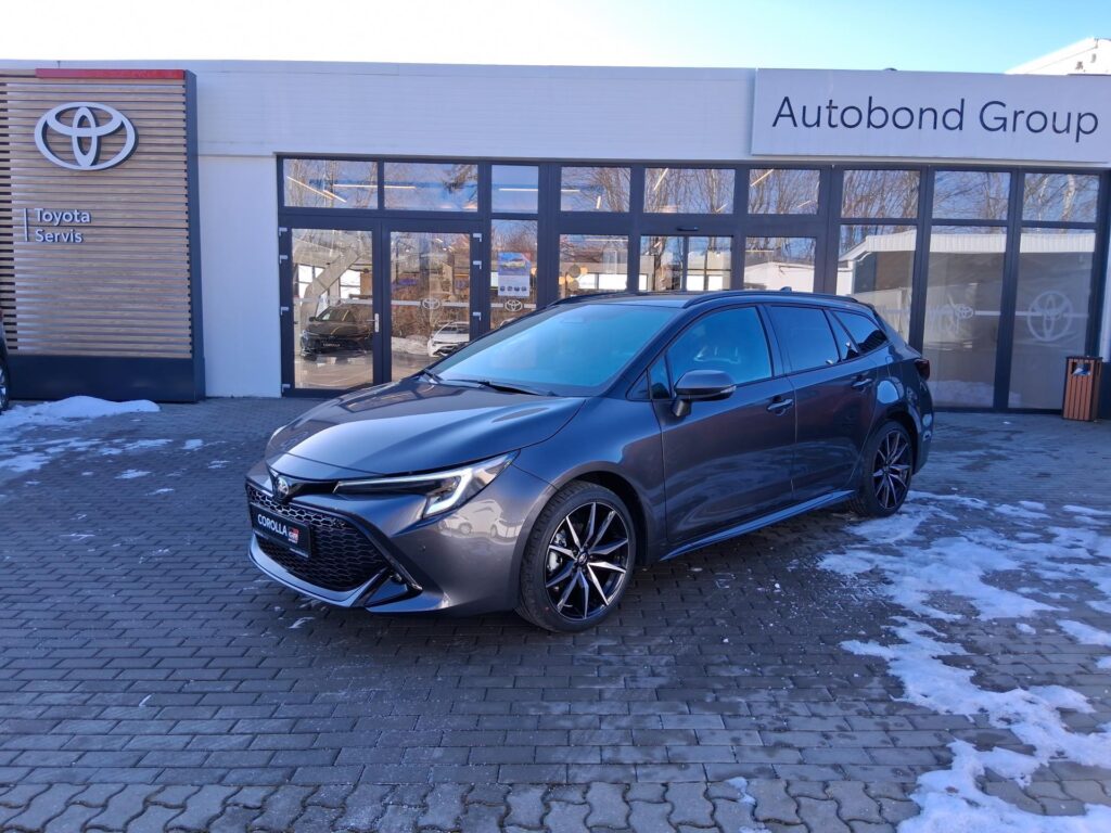 Toyota Corolla  2.0 HEV GR SPORT + zimní kola
