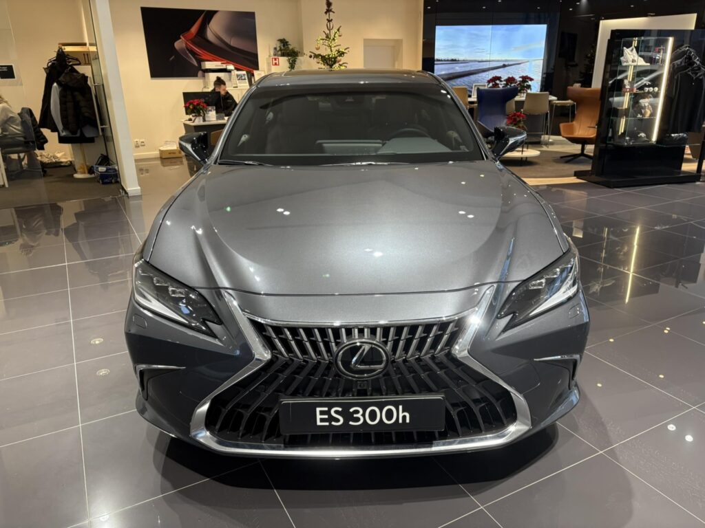 Lexus ES 300h  Business Edition