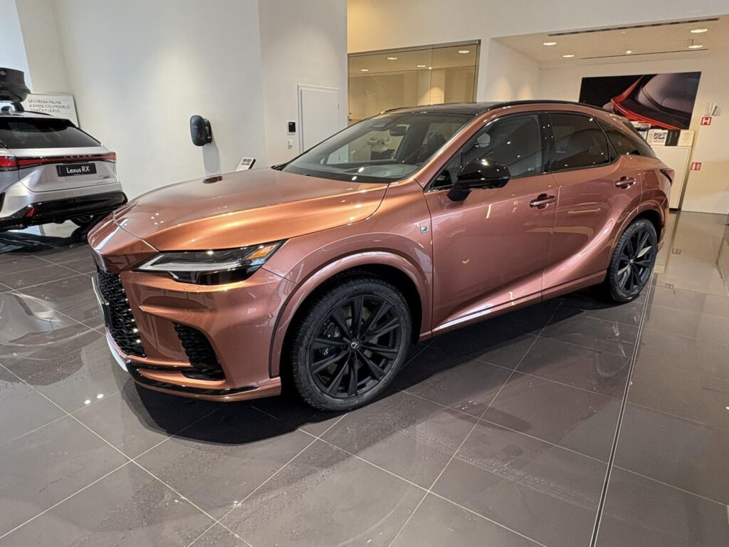 Lexus RX 500h  F SPORT + s panoramitickým střešním oknem (4x4)