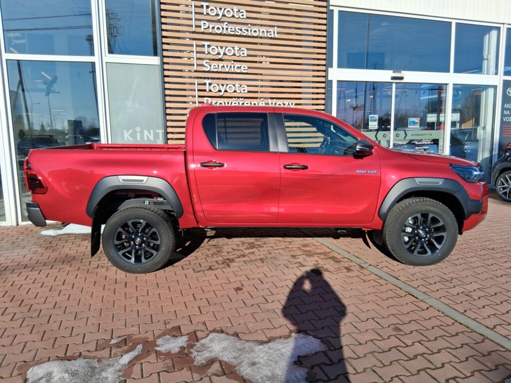 Toyota Hilux  2,8D-4D 205K INVINCIBLE