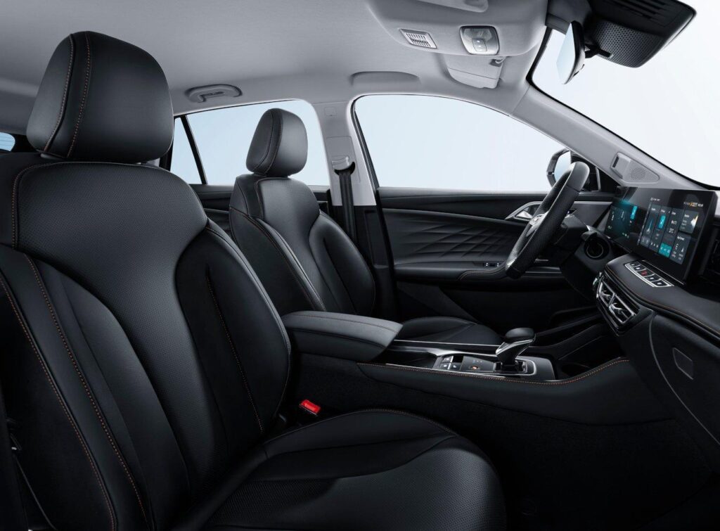 MG HS  HS 1.5TGI 125kW 6MT 4x2 EMOTION MY24