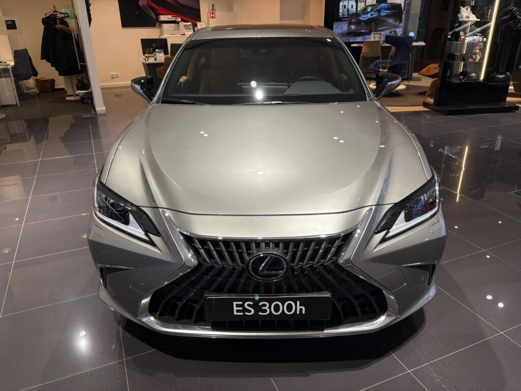 Lexus ES 300h  Business Edition