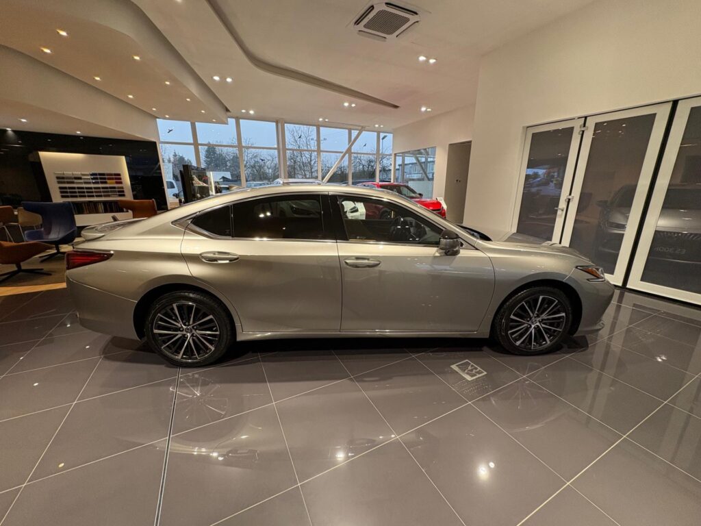 Lexus ES 300h  Business Edition