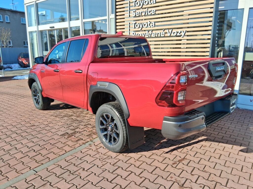 Toyota Hilux  2,8D-4D 205K INVINCIBLE