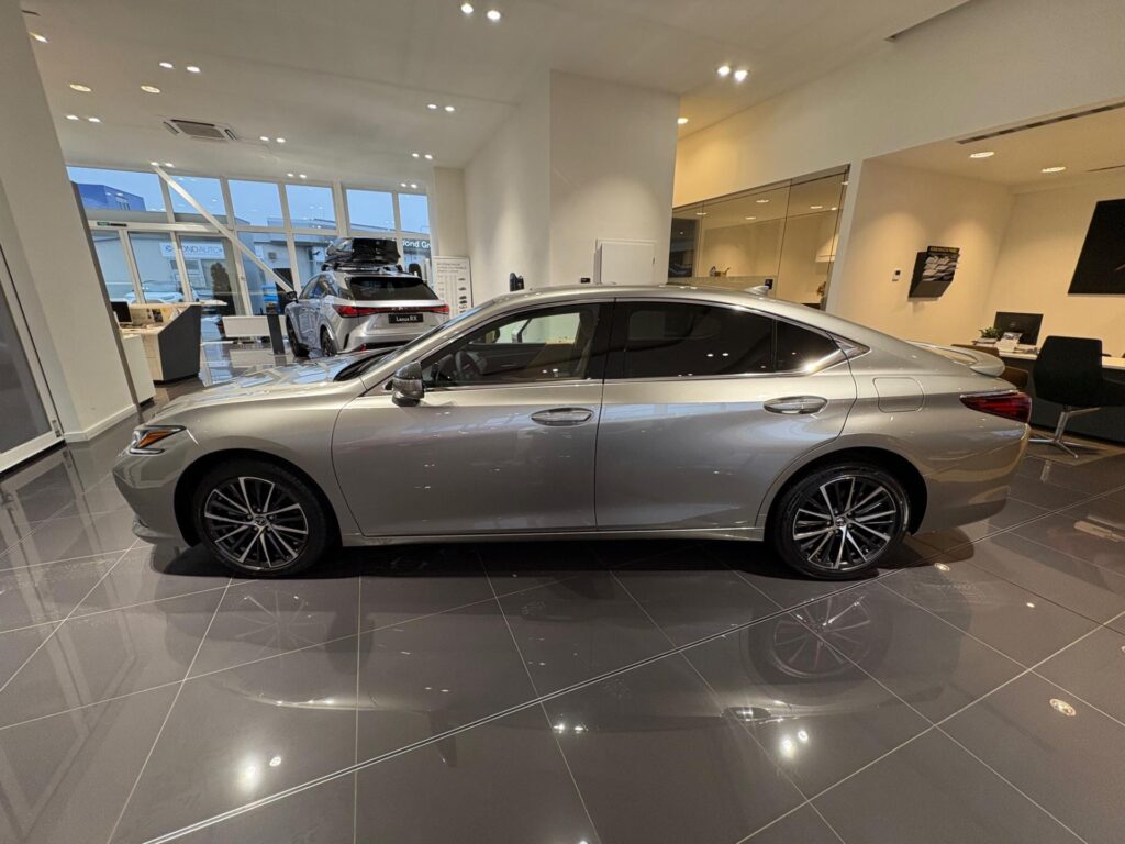 Lexus ES 300h  Business Edition