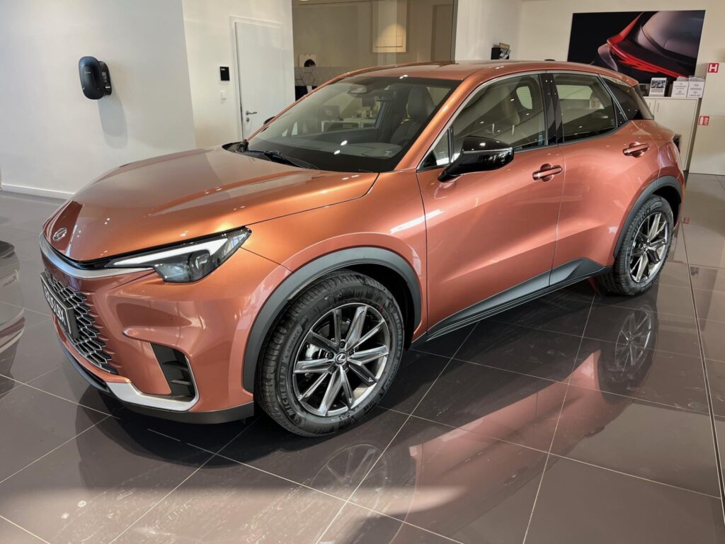 Lexus LBX  Elegant Tech