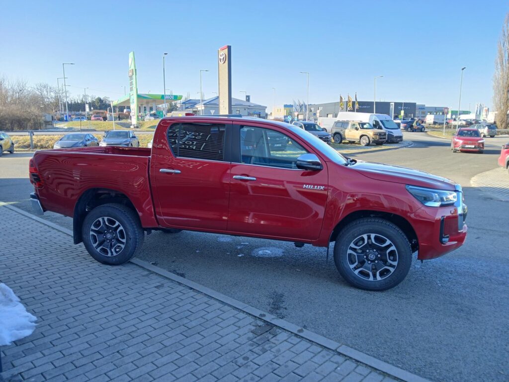 Toyota Hilux  2,8 204k 6AT Executive