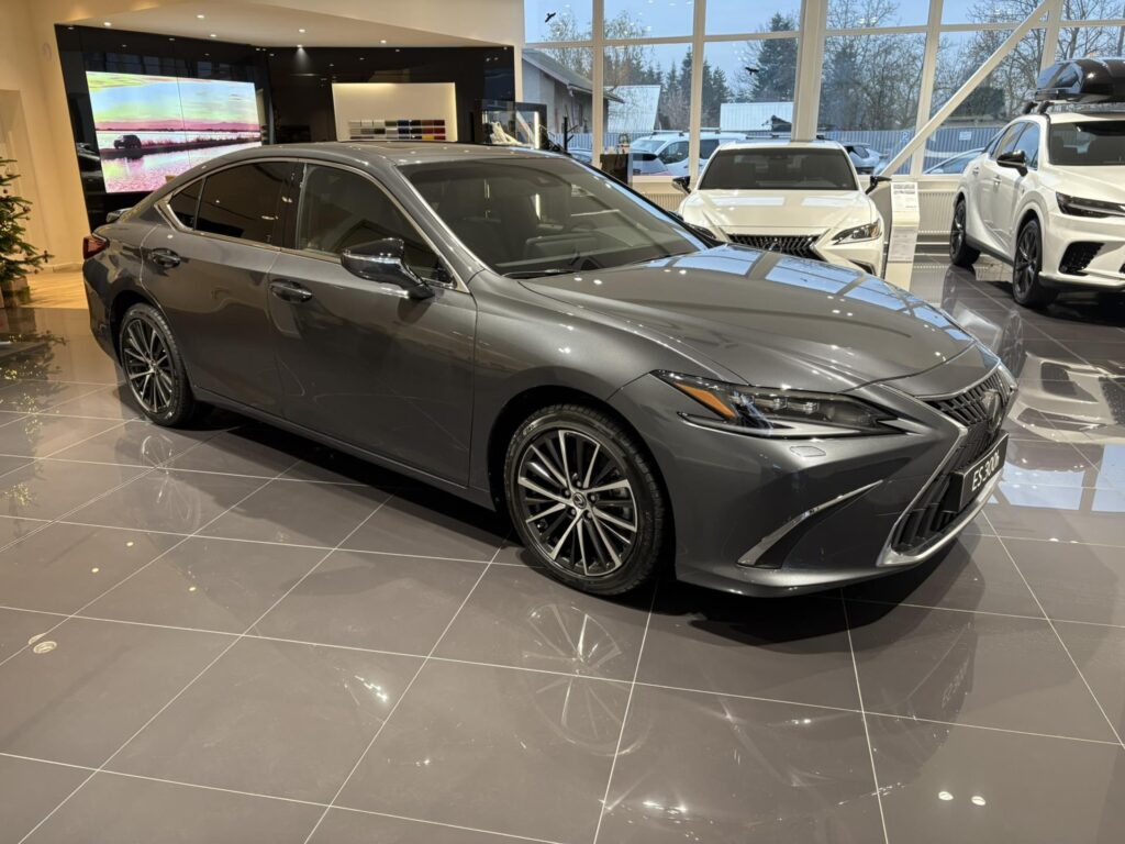 Lexus ES 300h  Business Edition