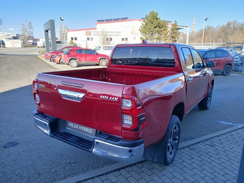 Toyota Hilux  2,8 204k 6AT Executive