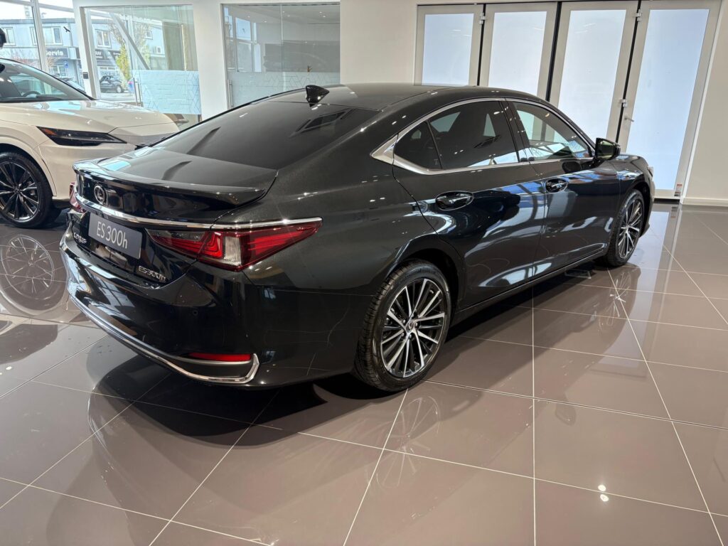 Lexus ES 300h  Business Edition