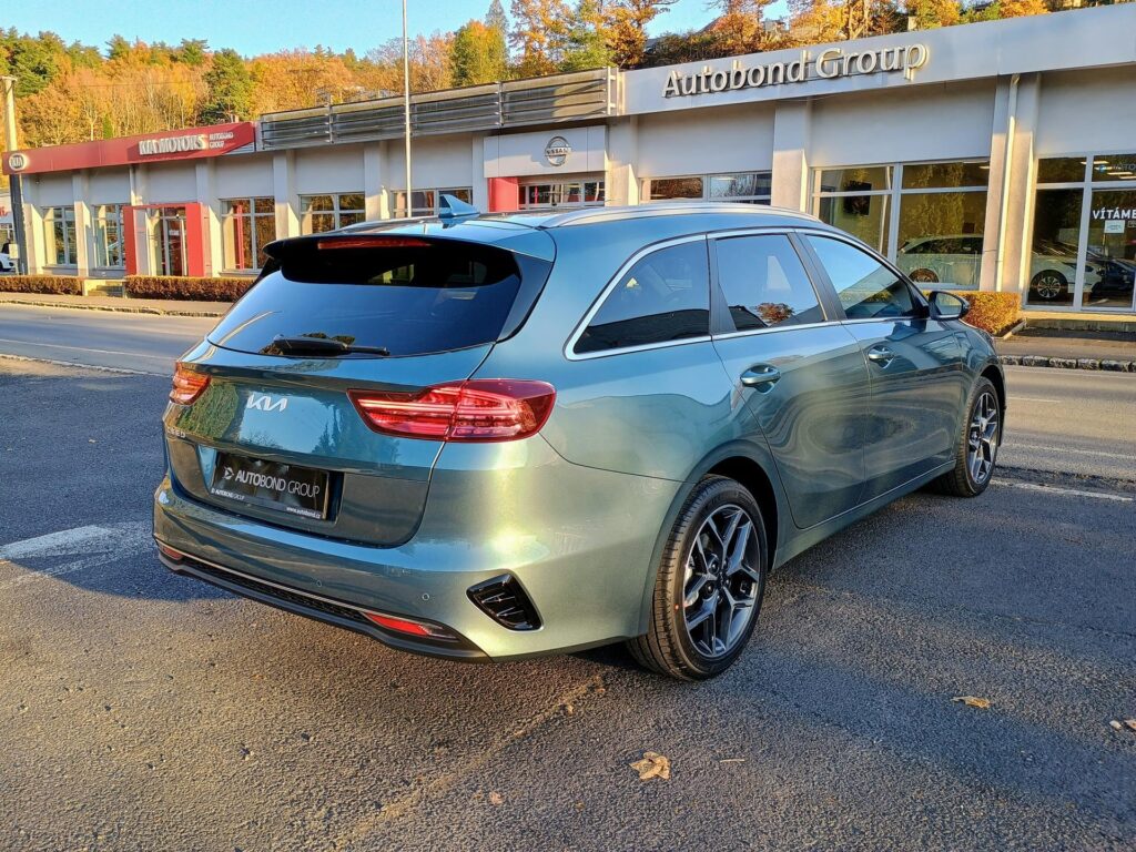 KIA Ceed  SW TOP 1,5 T-GDi 6MT+BUS