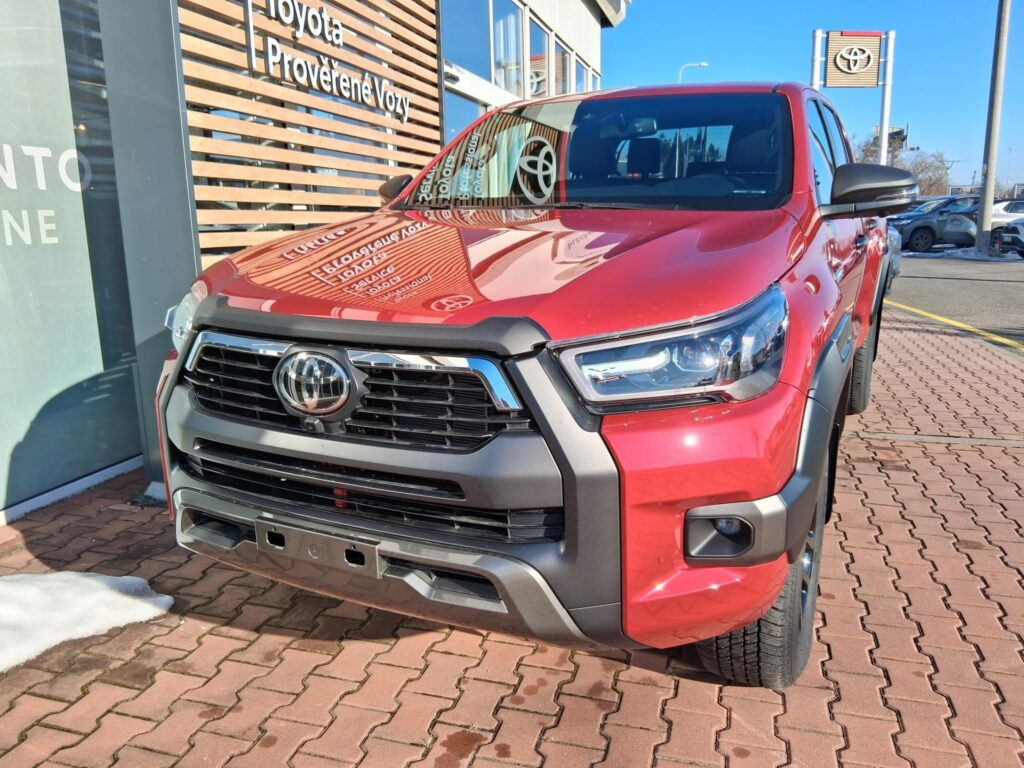 Toyota Hilux  2,8D-4D 205K INVINCIBLE