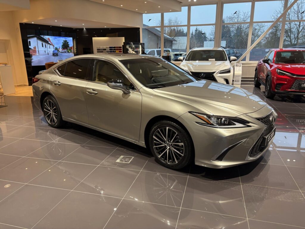 Lexus ES 300h  Business Edition