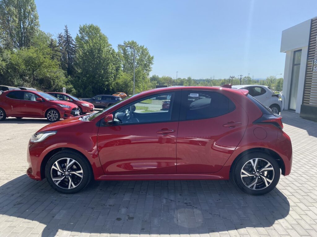Toyota Yaris  1.5 HEV Style + zimní kola