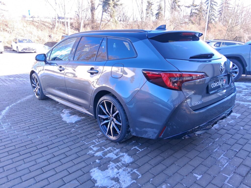 Toyota Corolla  2.0 HEV GR SPORT + zimní kola