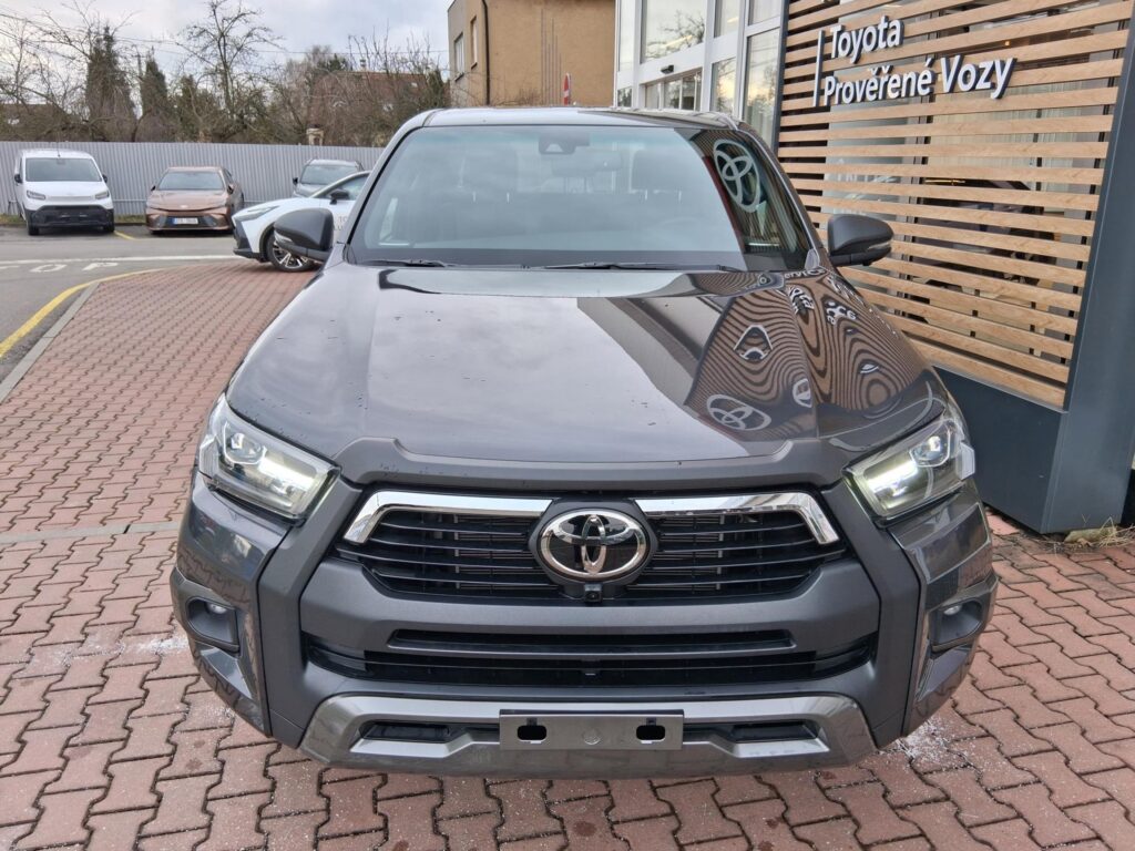 Toyota Hilux  2,8D-4D 205K INVINCIBLE