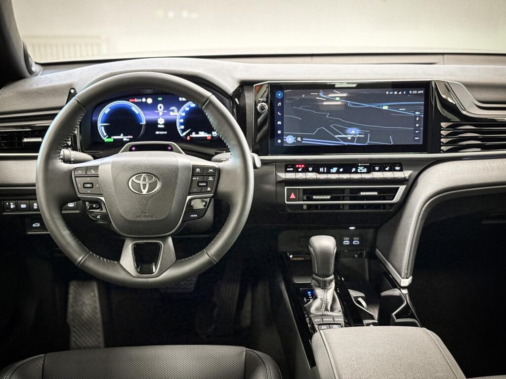 Toyota Camry  2.5 Hybrid, CVT, Executive