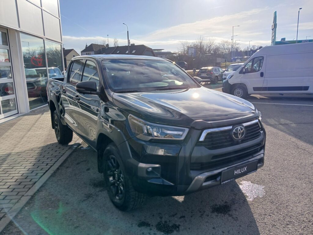 Toyota Hilux  2.8 D 6st. automat Invincible
