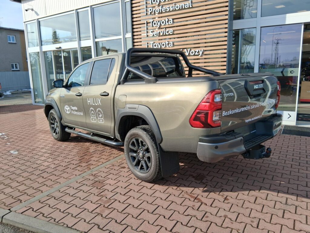 Toyota Hilux  2,8D 6AT INVINCIBLE 4X4