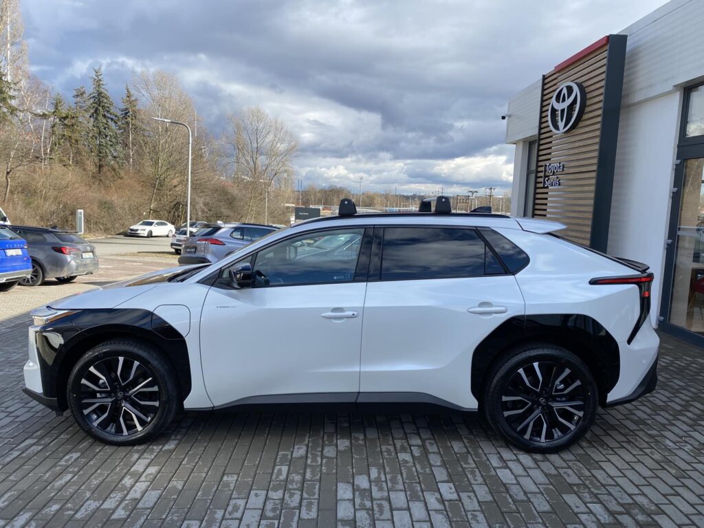 Toyota bZ4X  4x4 343k Executive + tažné zař.