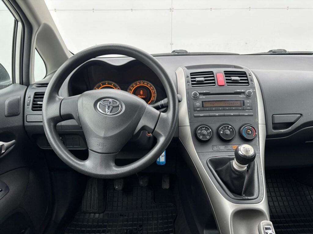 Toyota Auris  1.33 VVT-i Terra Cool