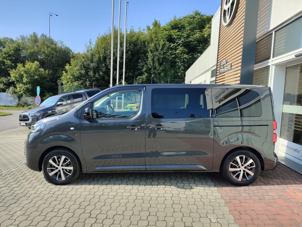 Toyota Proace Verso  2.0D 6MT Family 8S Webasto + tažné