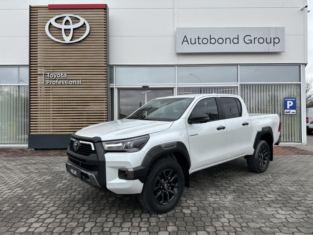 Toyota Hilux  2.8D 6AT Invincible 4x4 + tažné zařízení