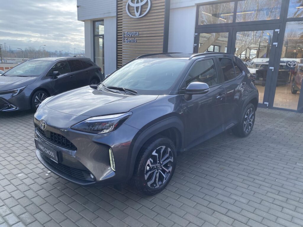 Toyota Yaris Cross  1.5 HEV 4x4 STYLE + tažné