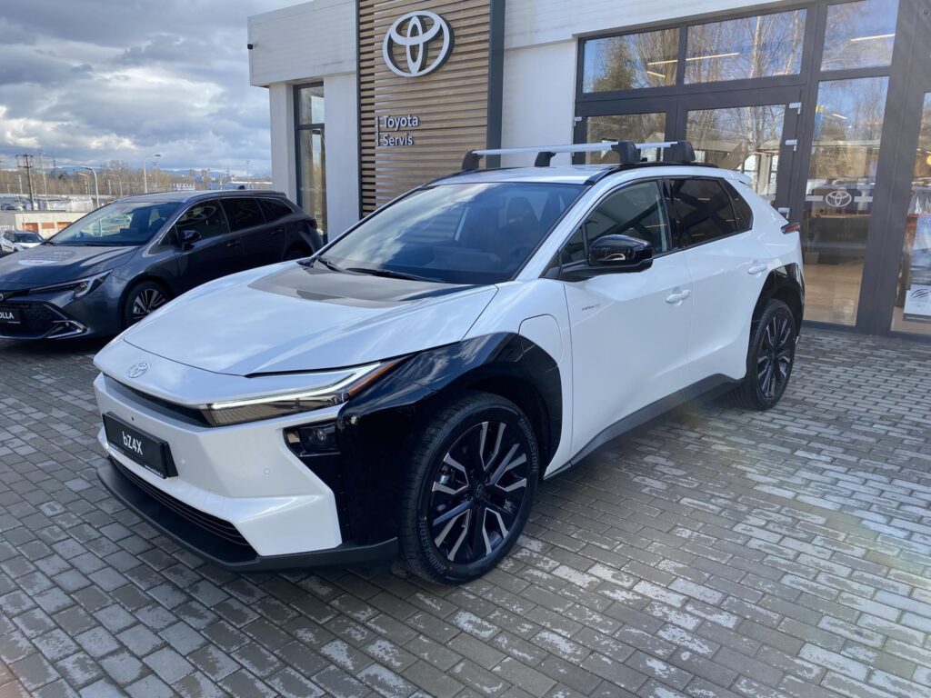 Toyota bZ4X  4x4 343k Executive + tažné zař.
