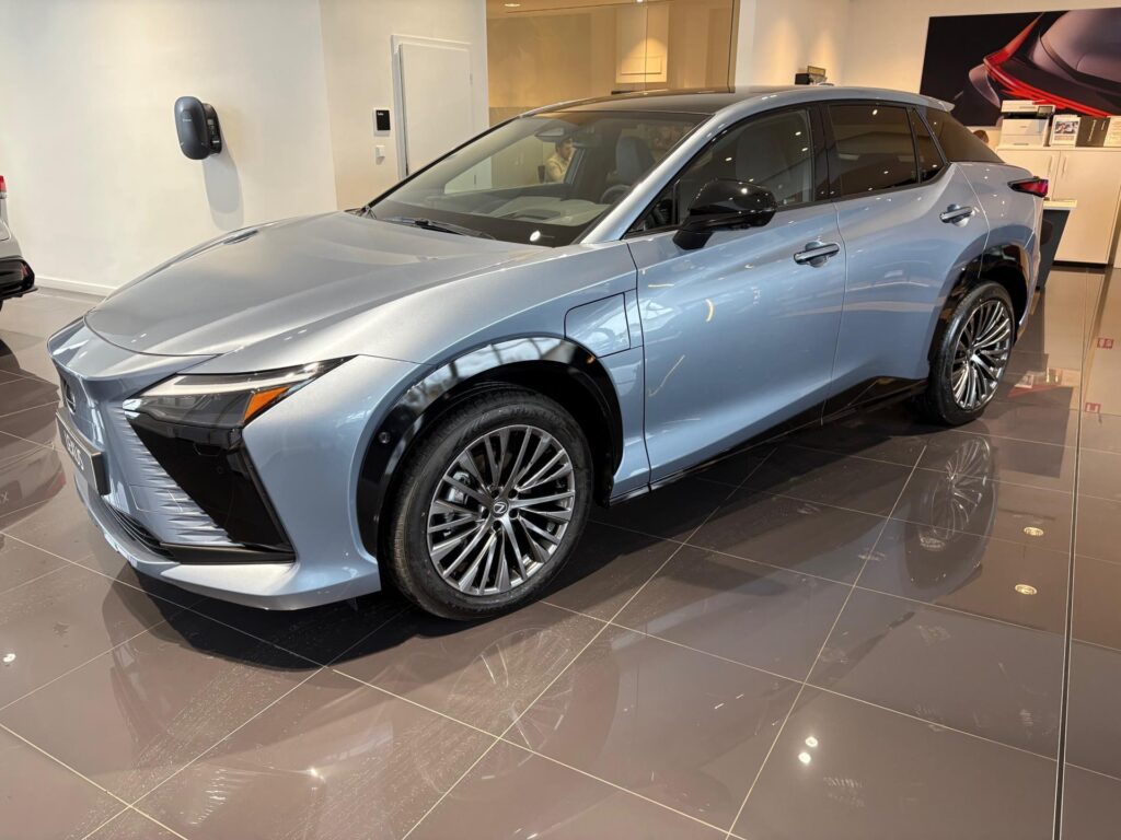 Lexus RZ  Omotenashi Luxury 4X4