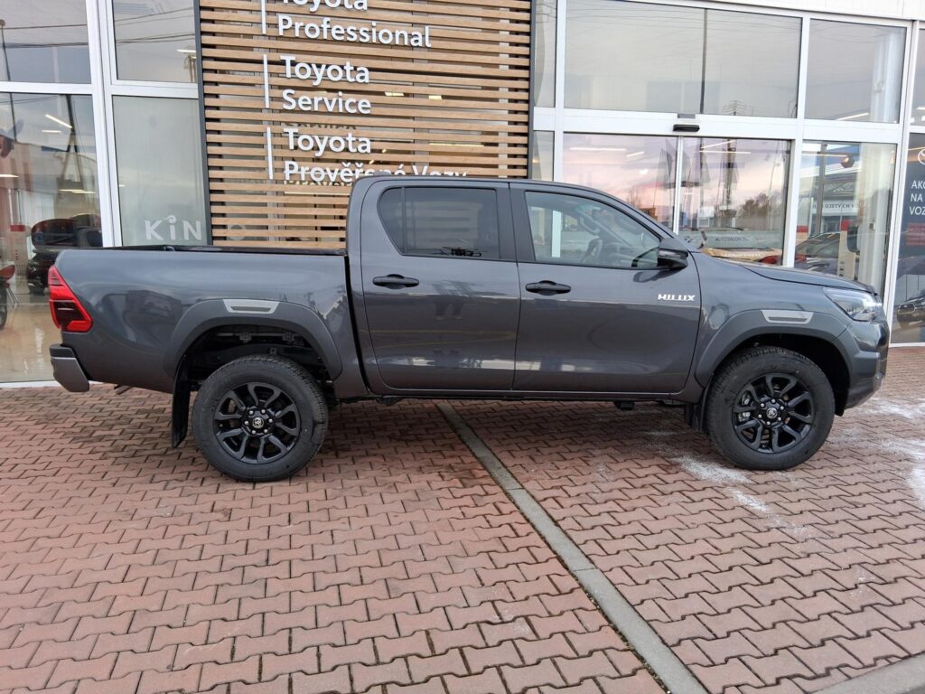 Toyota Hilux  2,8D-4D 205K INVINCIBLE