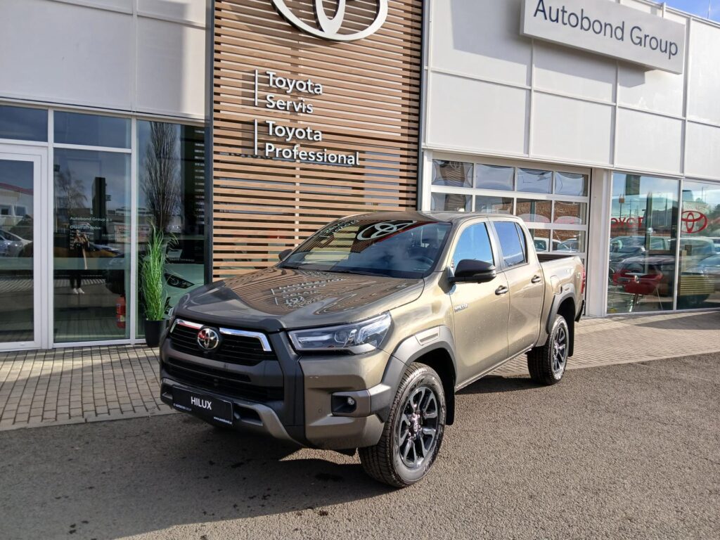 Toyota Hilux  2.8 D 6st. AT Invincible