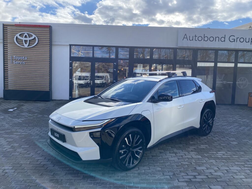 Toyota bZ4X  4x4 343k Executive + tažné zař.
