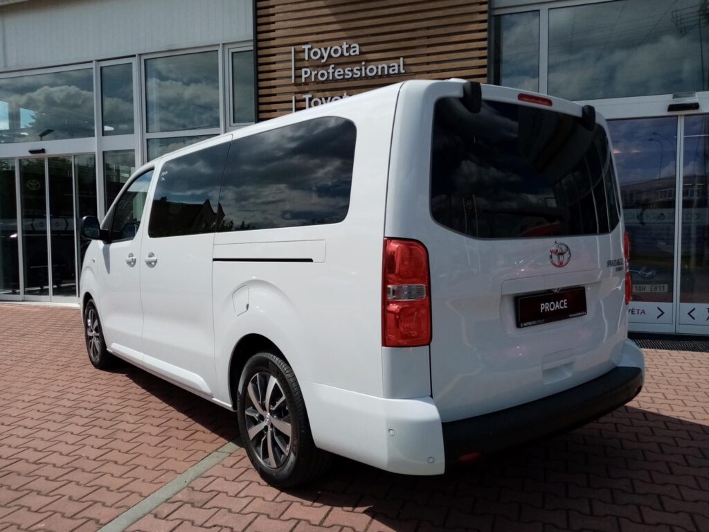 Toyota Proace Verso  2.0L Diesel 177 k 8AT FAMILY 8 MÍST