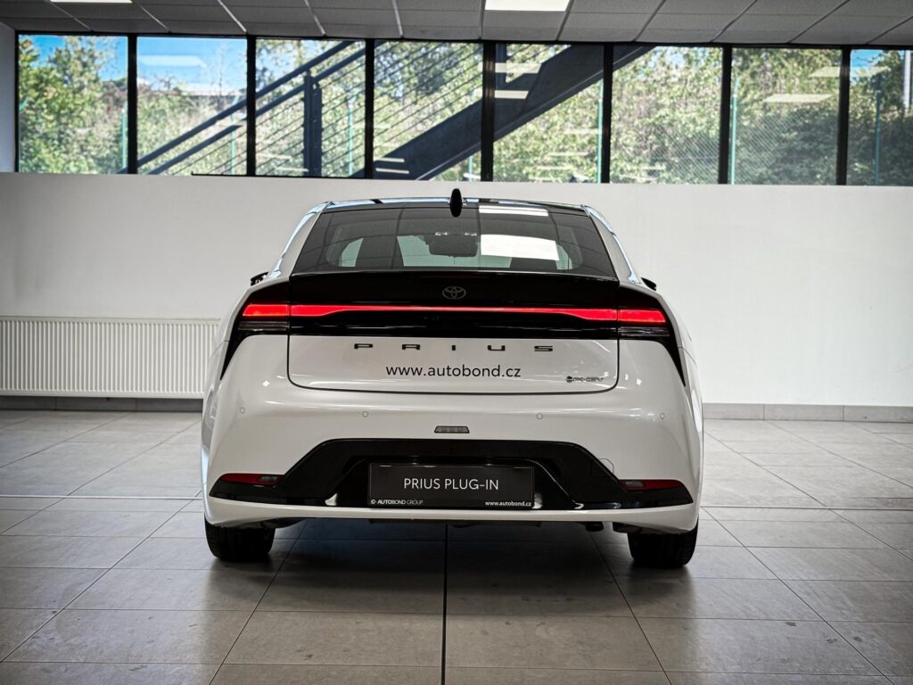 Toyota Prius  2.0 Plug-in Hybrid Prestige Skyview