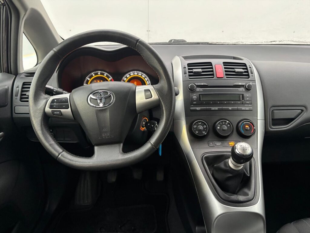 Toyota Auris  1.33 VVT-i Terra Cool