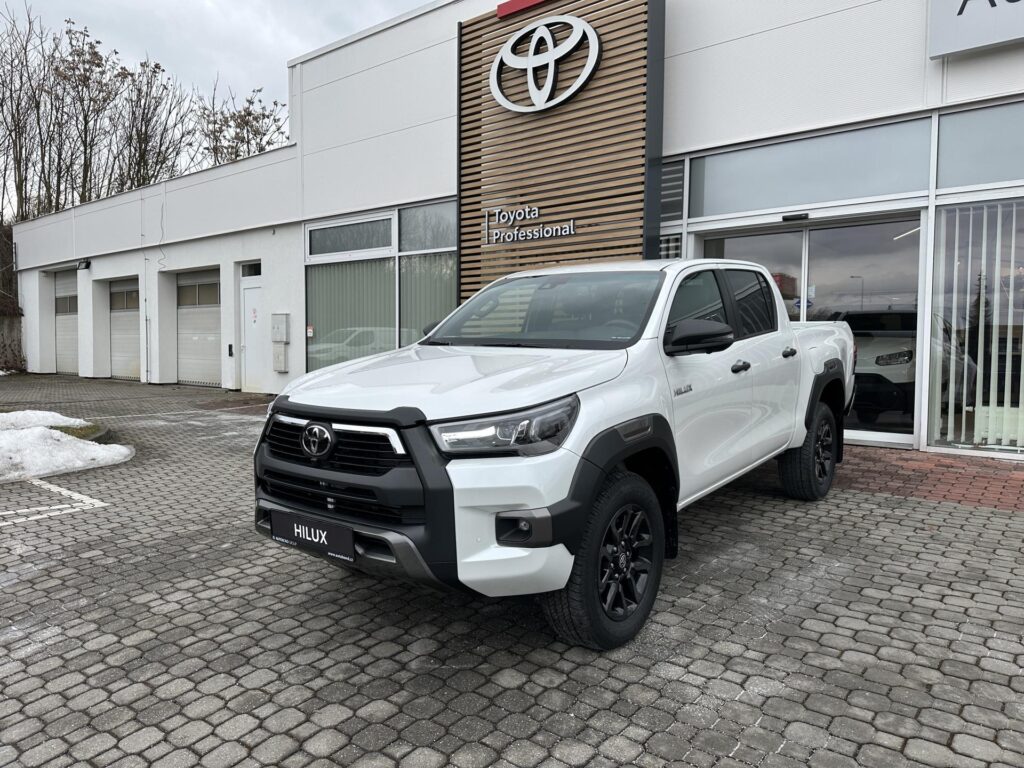 Toyota Hilux  2.8D 6AT Invincible 4x4 + tažné zařízení