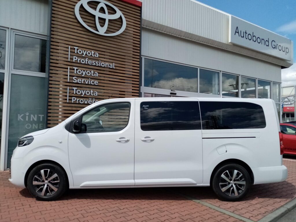 Toyota Proace Verso  2.0L Diesel 177 k 8AT FAMILY 8 MÍST