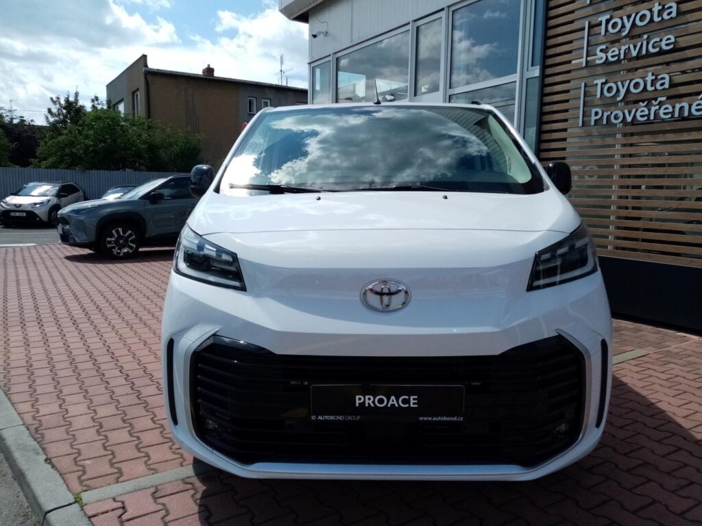 Toyota Proace Verso  2.0L Diesel 177 k 8AT FAMILY 8 MÍST