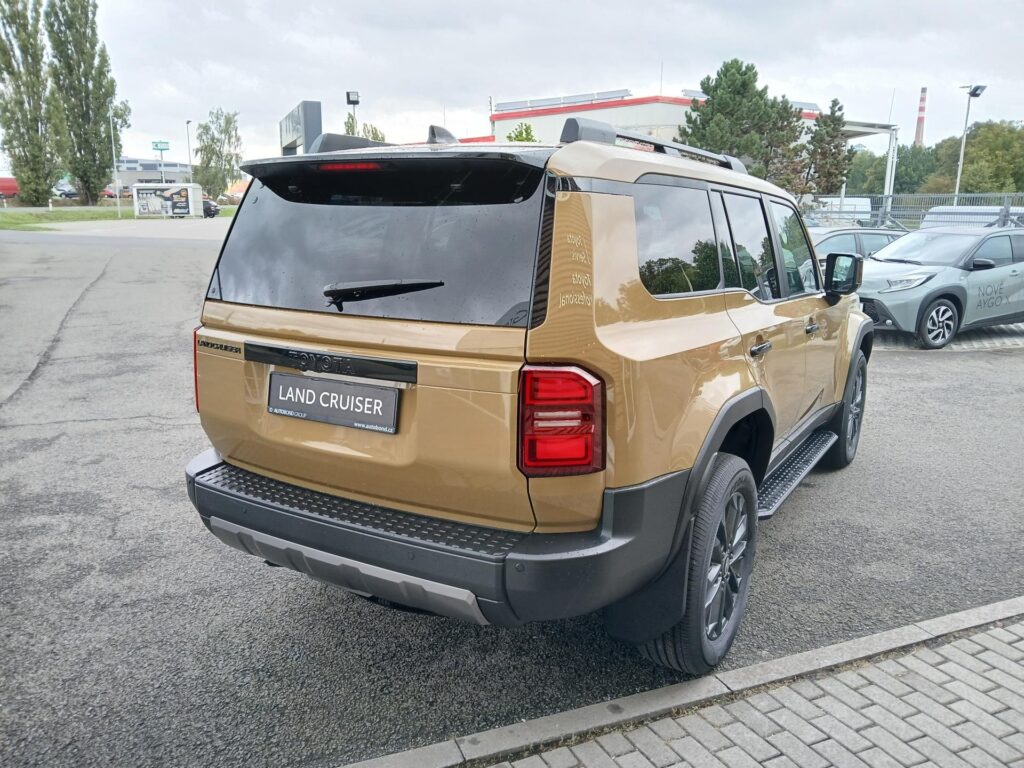 Toyota Land Cruiser  2.8D 8AT Executive