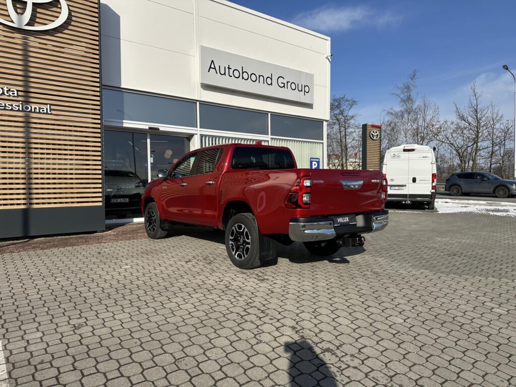 Toyota Hilux  Executive 2.8D 4D 204k 6AT 4X4 + Tažné zařízení