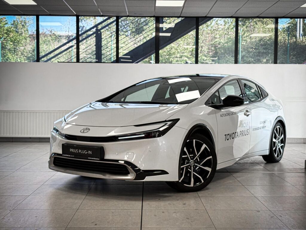 Toyota Prius  2.0 Plug-in Hybrid Prestige Skyview